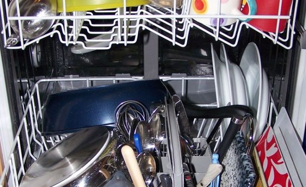 An Example of How to Load a Dishwasher Correctly