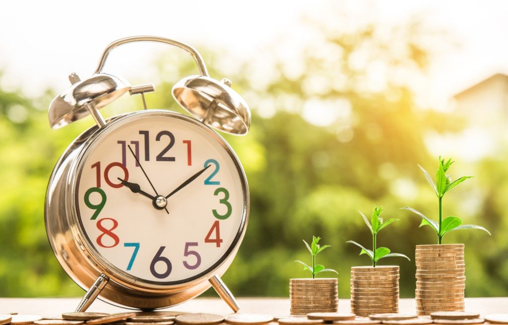Clocks with Coins an Example of Investment and Savings + Investment Commentary + 5 Favorite Reads for the week of September 5