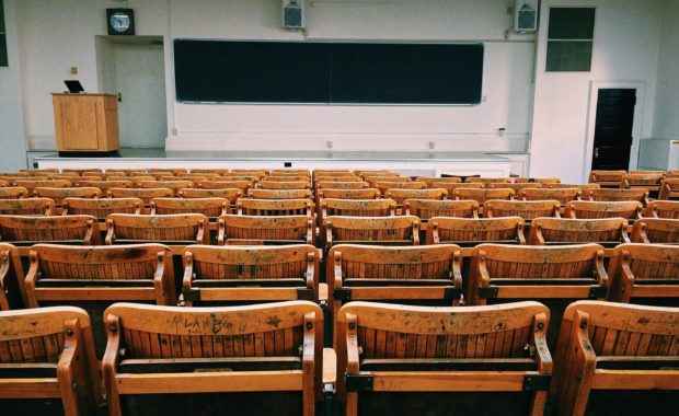College Classroom and How to Choose the Best College