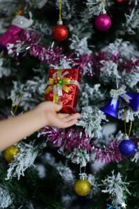 teach kids about money during the holidays