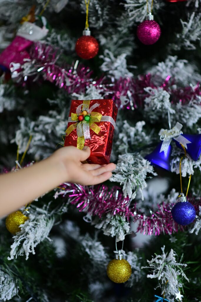 teach kids about money during the holidays